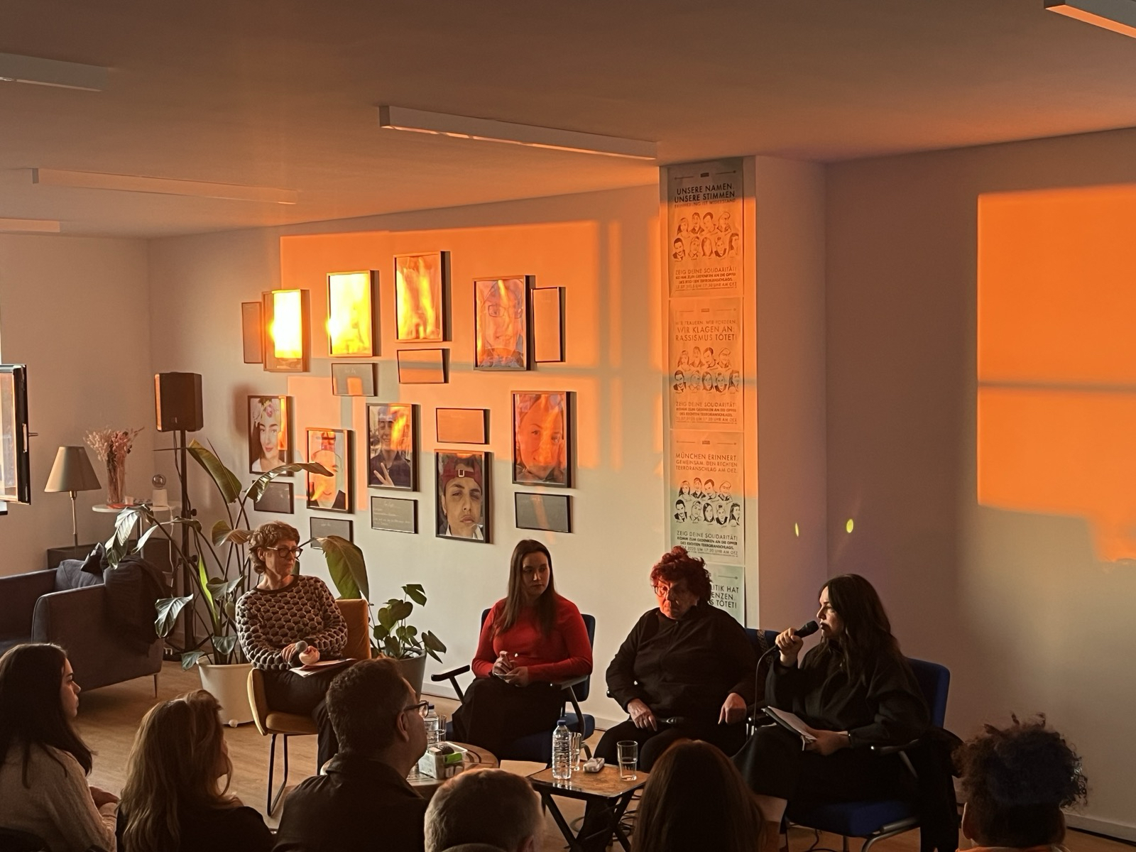 Mehr über den Artikel erfahren Offene Fragen, fehlende Aufklärung: Unsere Podiumsdiskussion im Rückblick